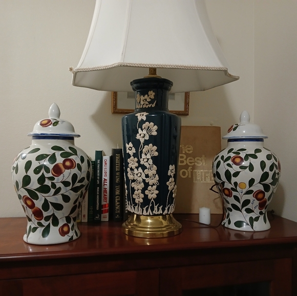 Moving sales, all high end almost new - Picture 2 of 12